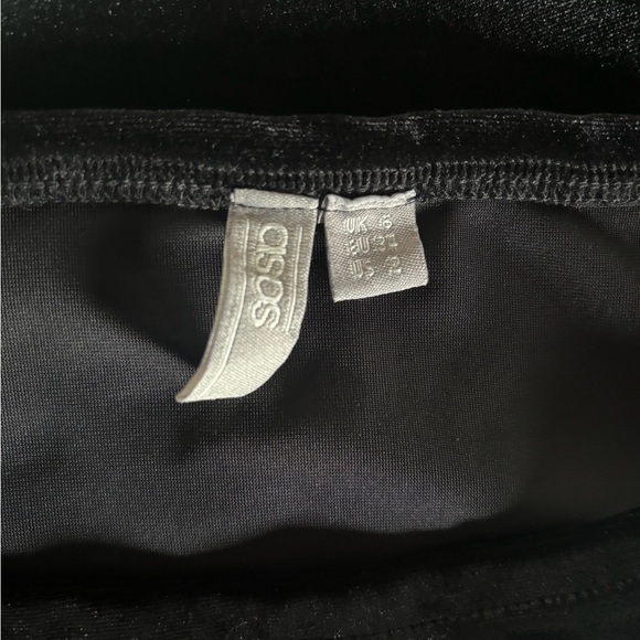 NWOT off the shoulder velvet top size 2 - Picture 5 of 5